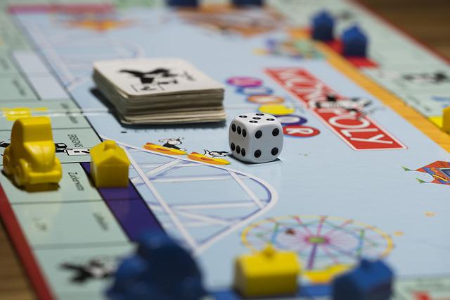 Un Monopoly ( jeu de plateau)